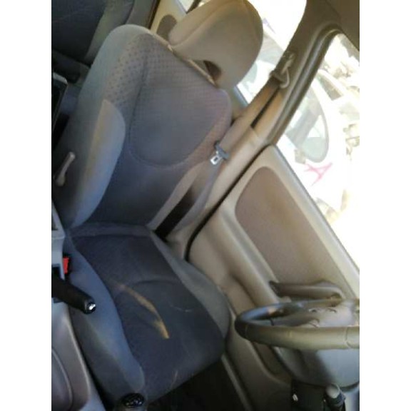 nissan primera berlina (p11) del año 2001