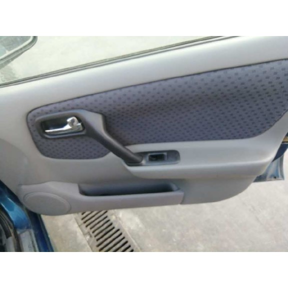 nissan primera berlina (p11) del año 2001