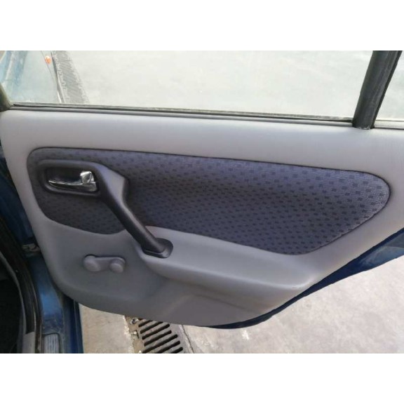 nissan primera berlina (p11) del año 2001