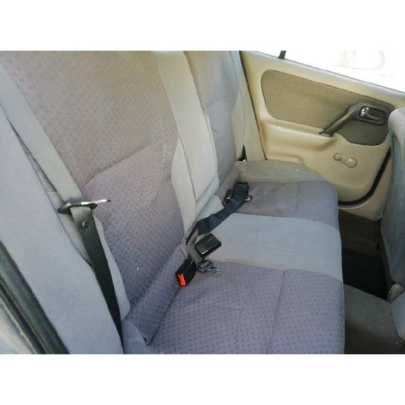 nissan primera berlina (p11) del año 2001