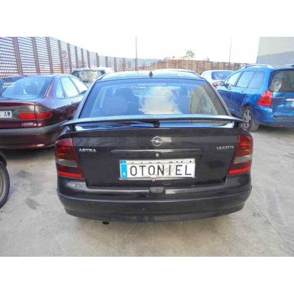 opel astra g berlina del año 2004