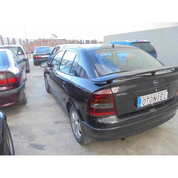 opel astra g berlina del año 2004