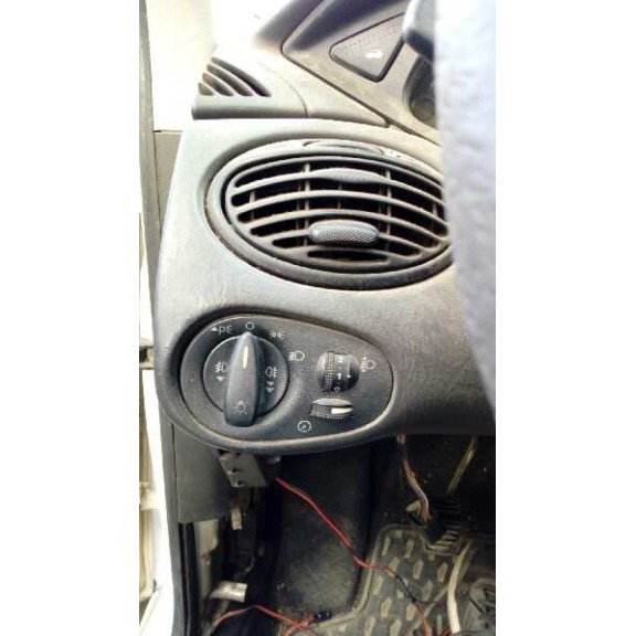 ford focus berlina (cak) del año 2002