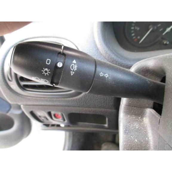 peugeot 206 berlina del año 2002