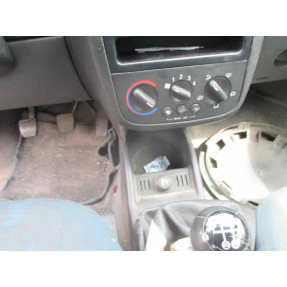 opel corsa c del año 2000