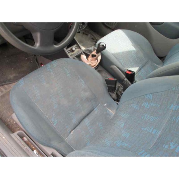 opel corsa c del año 2000