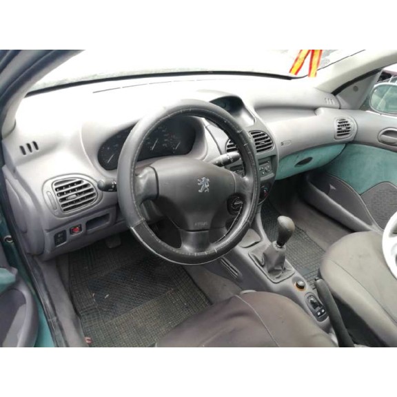 peugeot 206 berlina del año 2001