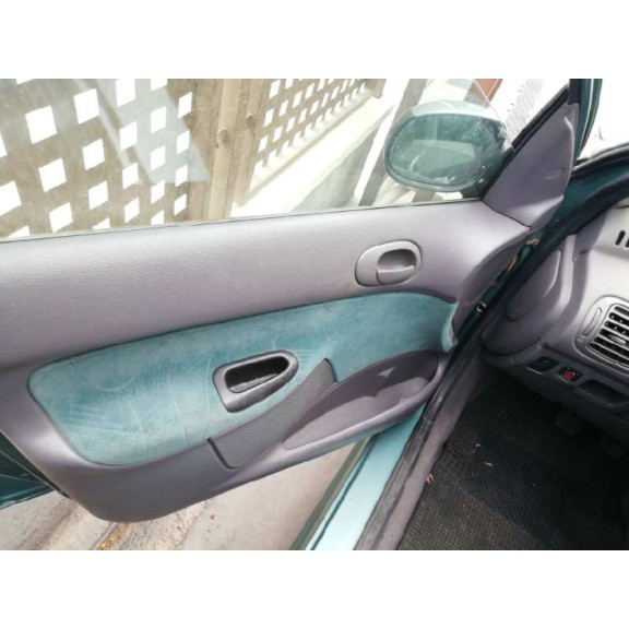 peugeot 206 berlina del año 2001