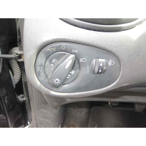 ford focus berlina (cak) del año 2004