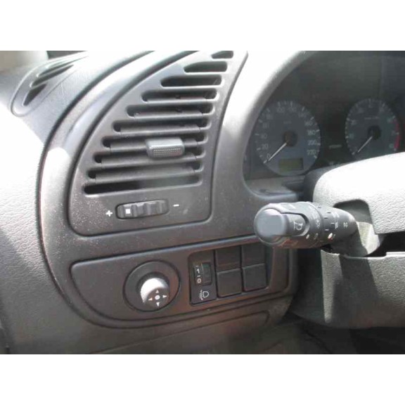 citroën xsara berlina del año 2001