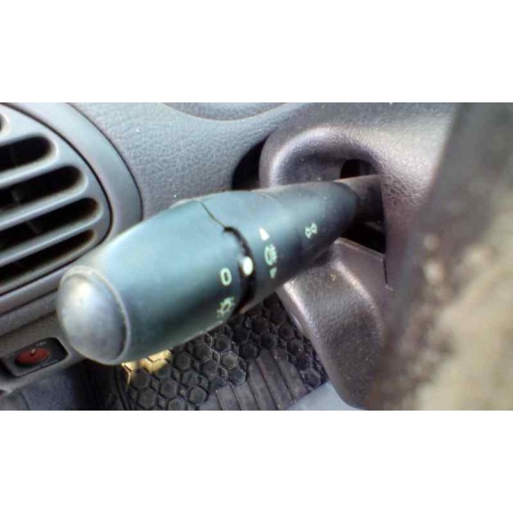 peugeot 206 berlina del año 2004