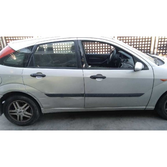 ford focus berlina (cak) del año 2001