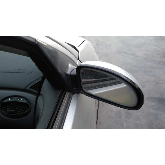 ford focus berlina (cak) del año 2001