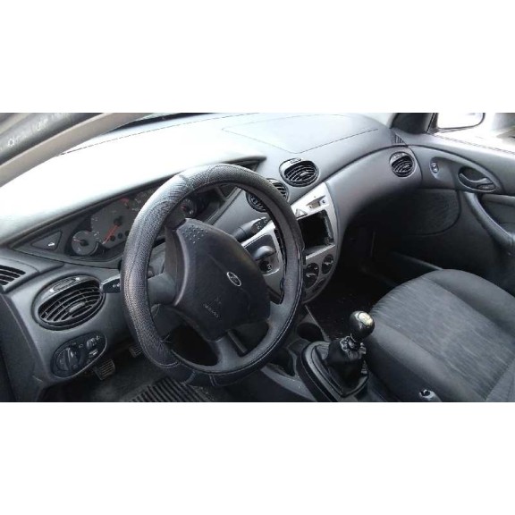 ford focus berlina (cak) del año 2001