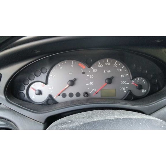 ford focus berlina (cak) del año 2001