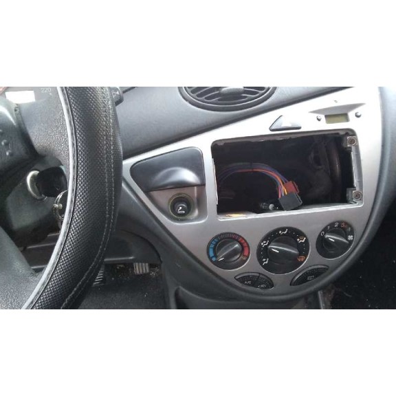 ford focus berlina (cak) del año 2001