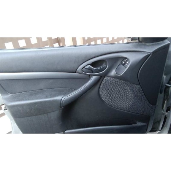 ford focus berlina (cak) del año 2001