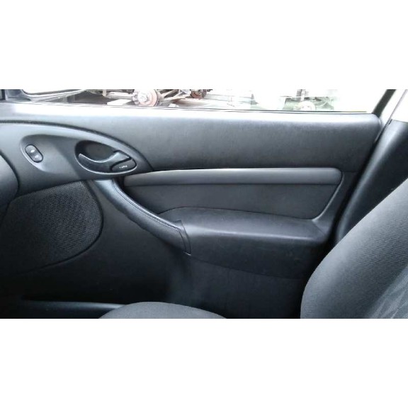 ford focus berlina (cak) del año 2001