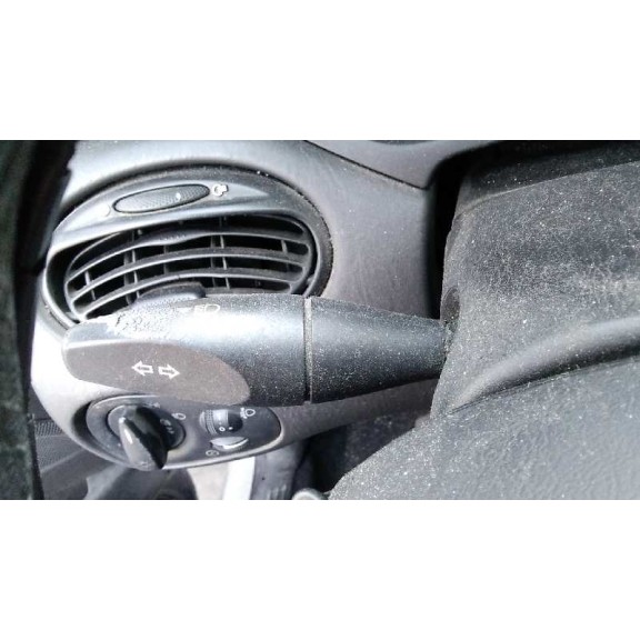 ford focus berlina (cak) del año 2001