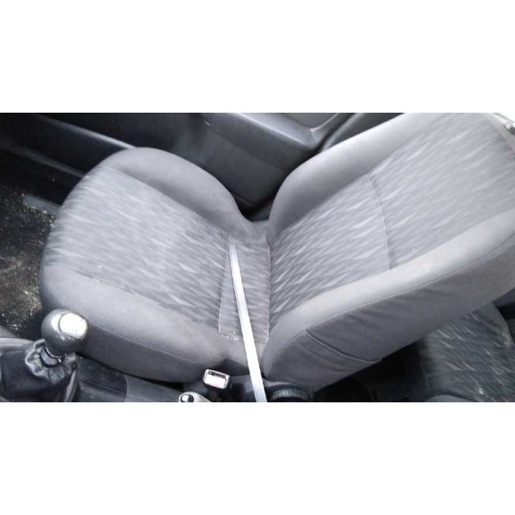 ford focus berlina (cak) del año 2001