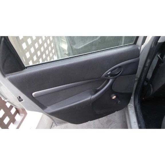 ford focus berlina (cak) del año 2001