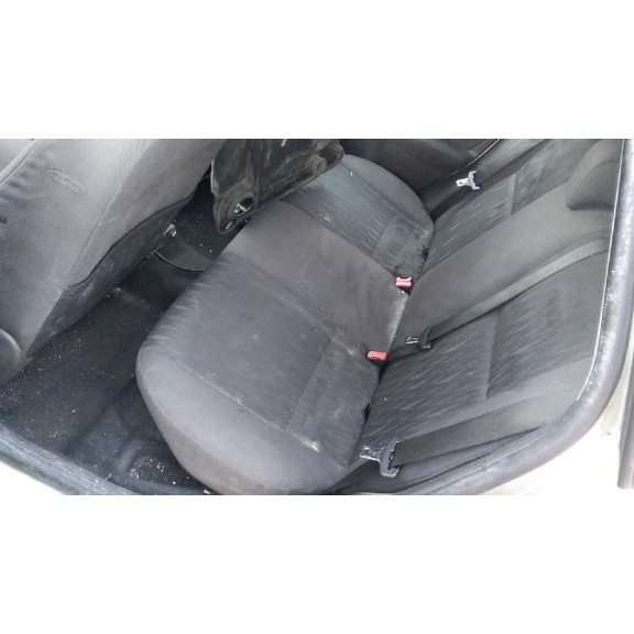 ford focus berlina (cak) del año 2001