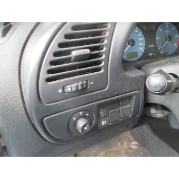 citroën xsara berlina del año 2001