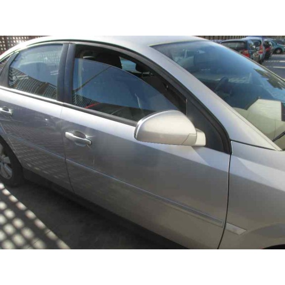 opel vectra c berlina del año 2004