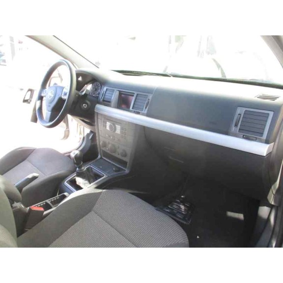 opel vectra c berlina del año 2004