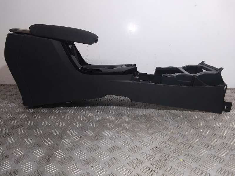 Recambio de apoyabrazos central para toyota corolla (e18) referencia OEM IAM   