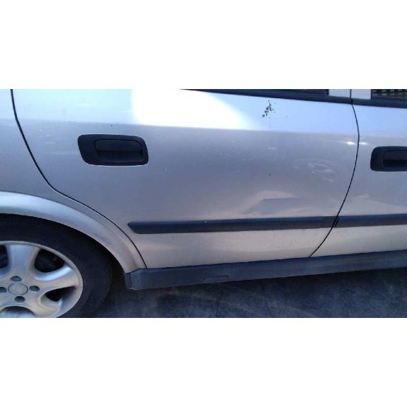 opel astra g berlina del año 2002