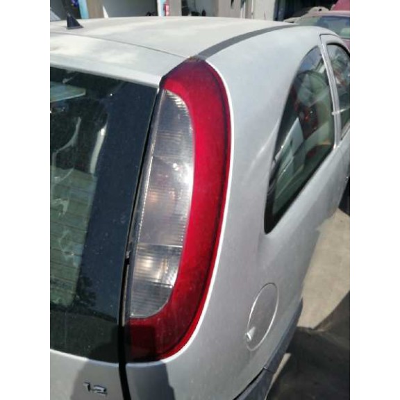 opel corsa c del año 2002