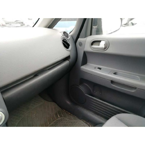 mitsubishi colt berlina 5 (z30a) del año 2005