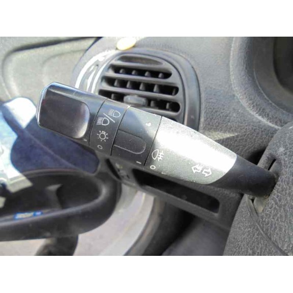 peugeot 206 berlina del año 2001