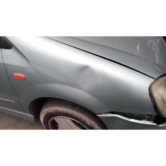 nissan almera tino (v10m) del año 2001