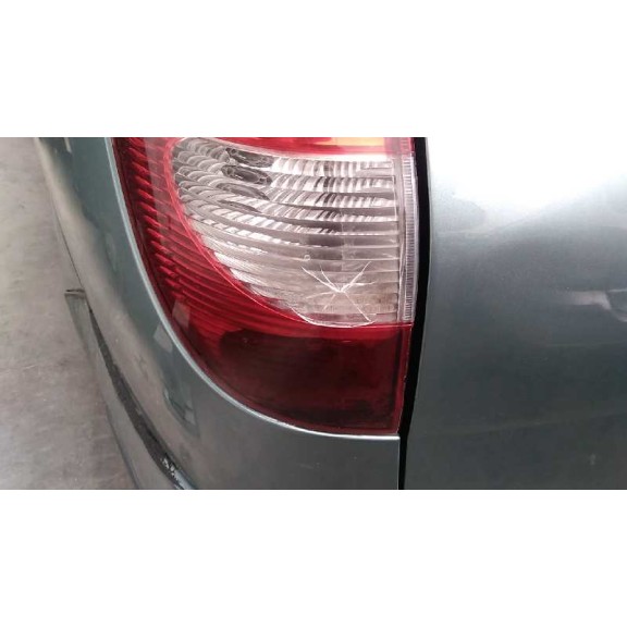 nissan almera tino (v10m) del año 2001