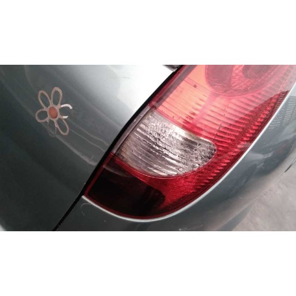 nissan almera tino (v10m) del año 2001