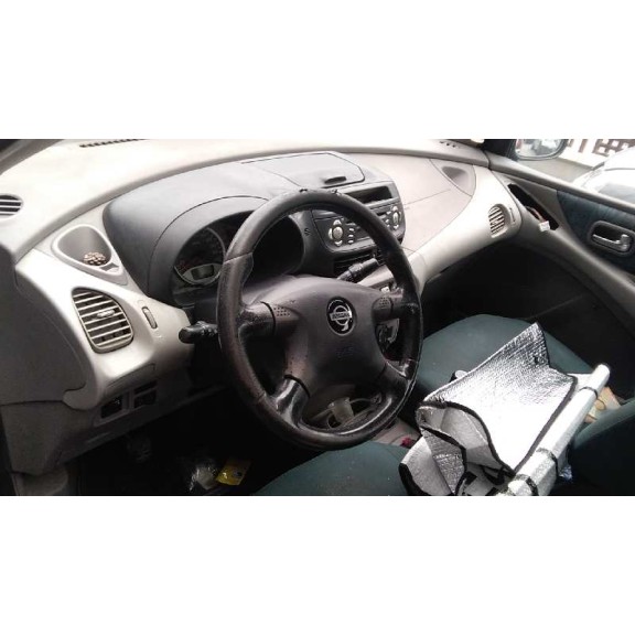 nissan almera tino (v10m) del año 2001