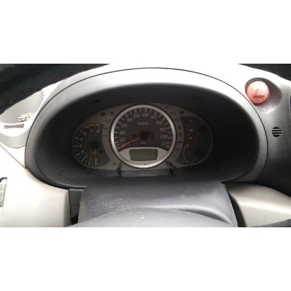 nissan almera tino (v10m) del año 2001