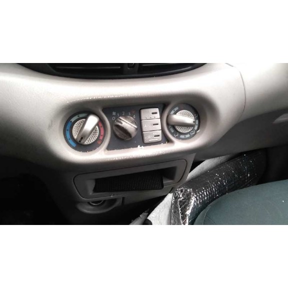 nissan almera tino (v10m) del año 2001