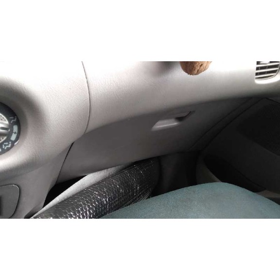 nissan almera tino (v10m) del año 2001