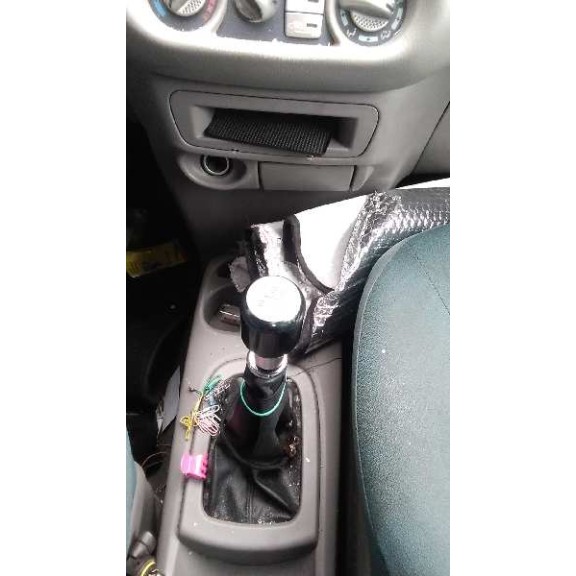 nissan almera tino (v10m) del año 2001