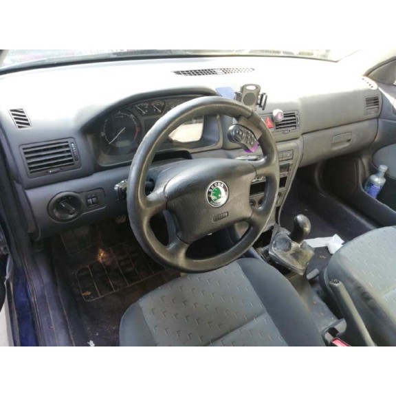 skoda octavia berlina (1u2) del año 2001