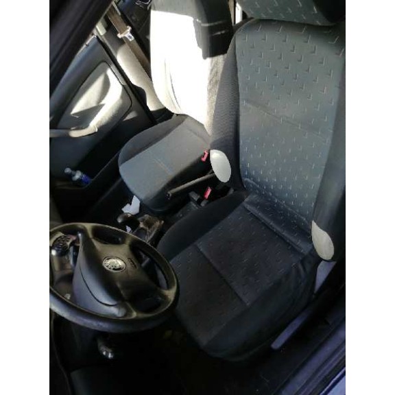 skoda octavia berlina (1u2) del año 2001