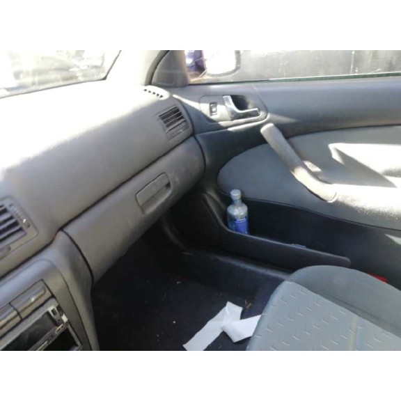 skoda octavia berlina (1u2) del año 2001