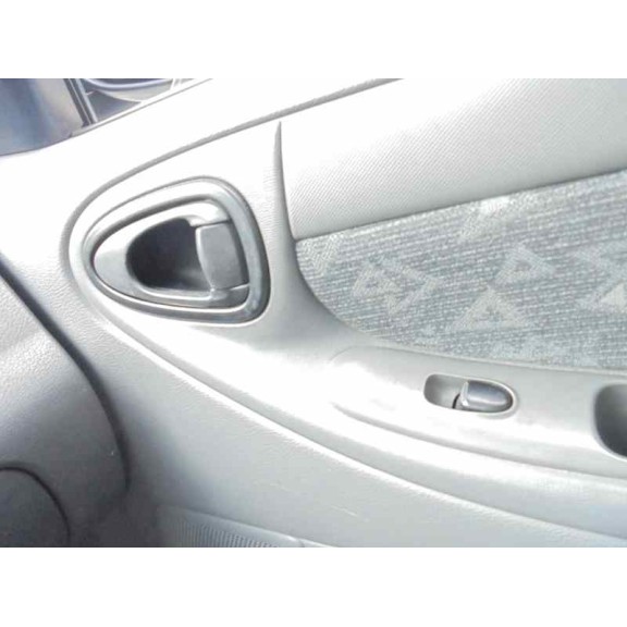 daewoo lanos del año 2001