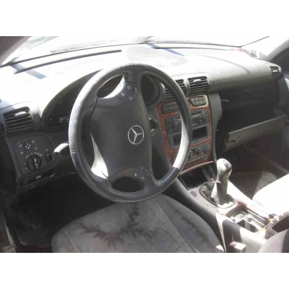 mercedes-benz clase c (w203) berlina del año 2004