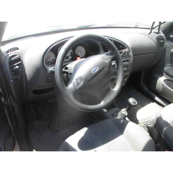 ford fiesta berlina (dx) del año 2001