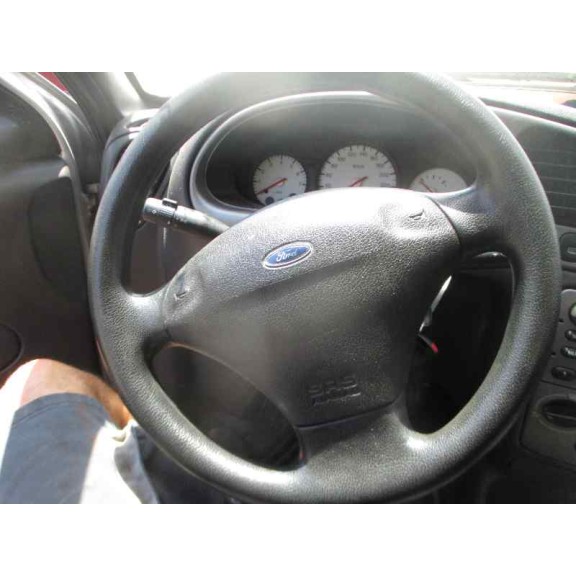 ford fiesta berlina (dx) del año 2001