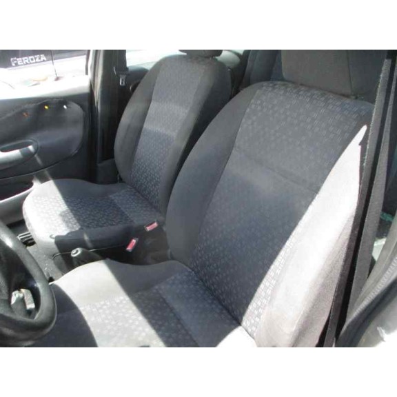 ford fiesta berlina (dx) del año 2001
